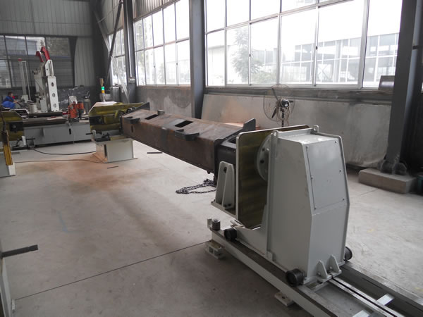 動(dòng)臂焊接變位機(jī)工裝